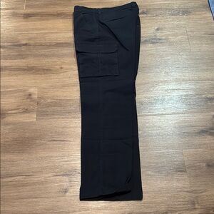 St. John's Bay Men's Black Comfort Stretch Cargo Pants. Size 32x32